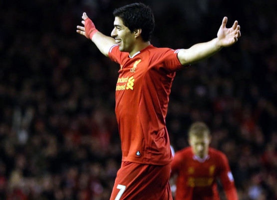 Suárez enrachado y Liverpool vuelve a golear